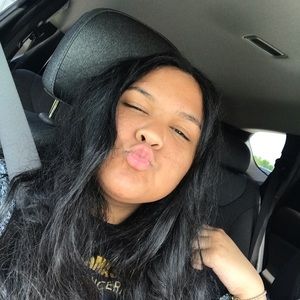 Meet your Posher, Samira